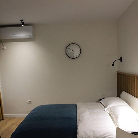 Studio In Tirana Kültér fotó